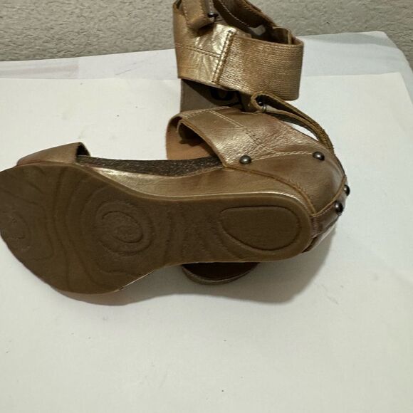 OTBT Trailblazer Wedge Gold Leather / Fabric Size 9.5 M - Picture 3 of 9